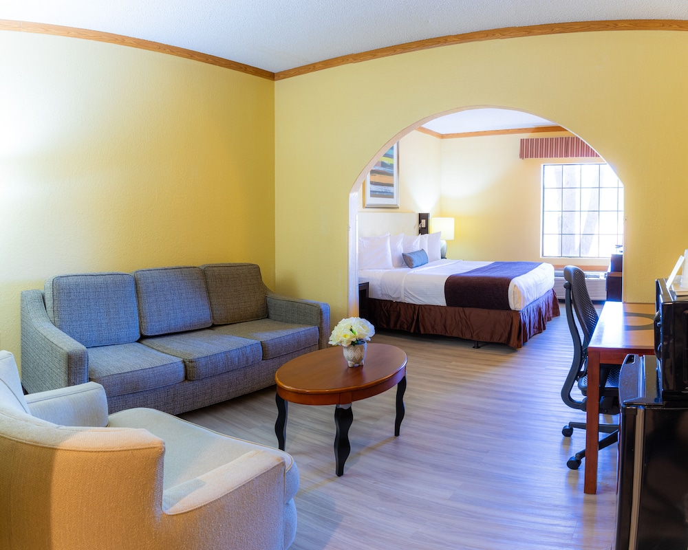 Red Roof Inn & Suites Hinesville 25/37