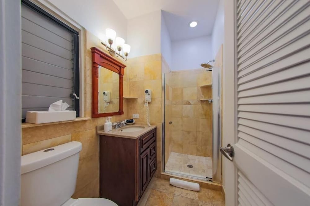 Tamarind Reef Resort Spa & Marina 50/50