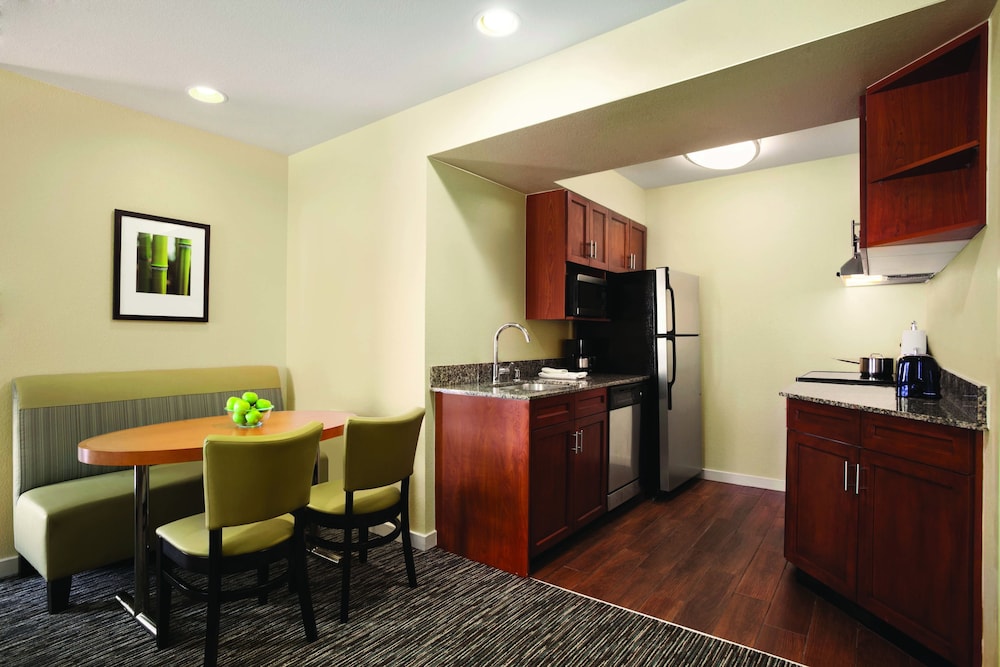 HYATT house Pleasanton 56/61