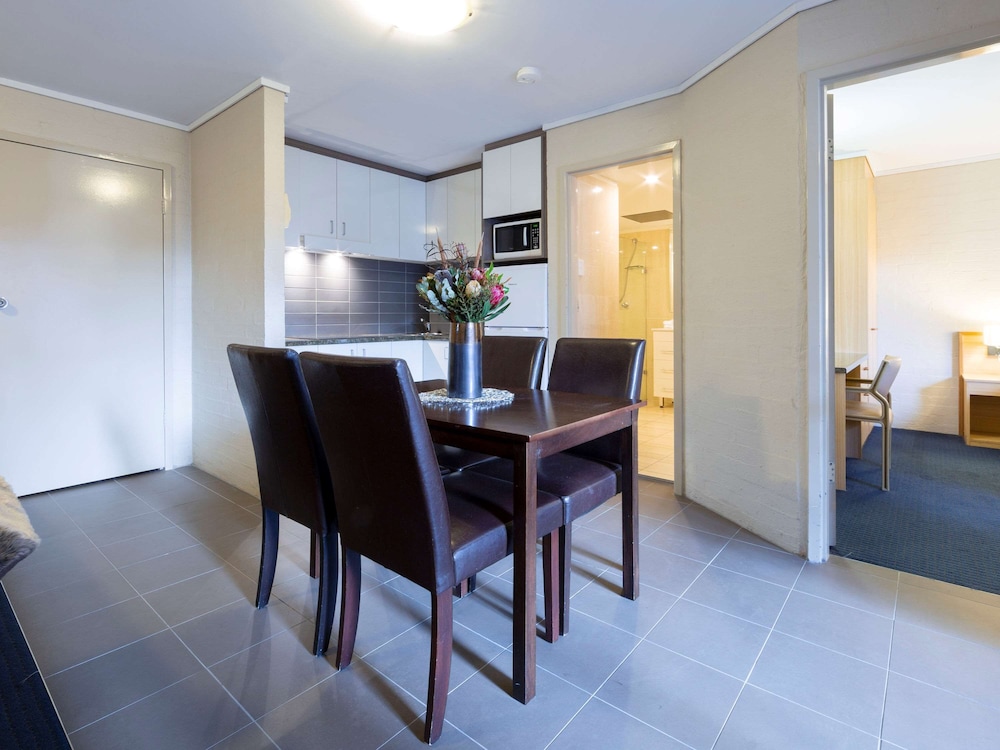 ibis Styles Canberra 65/78