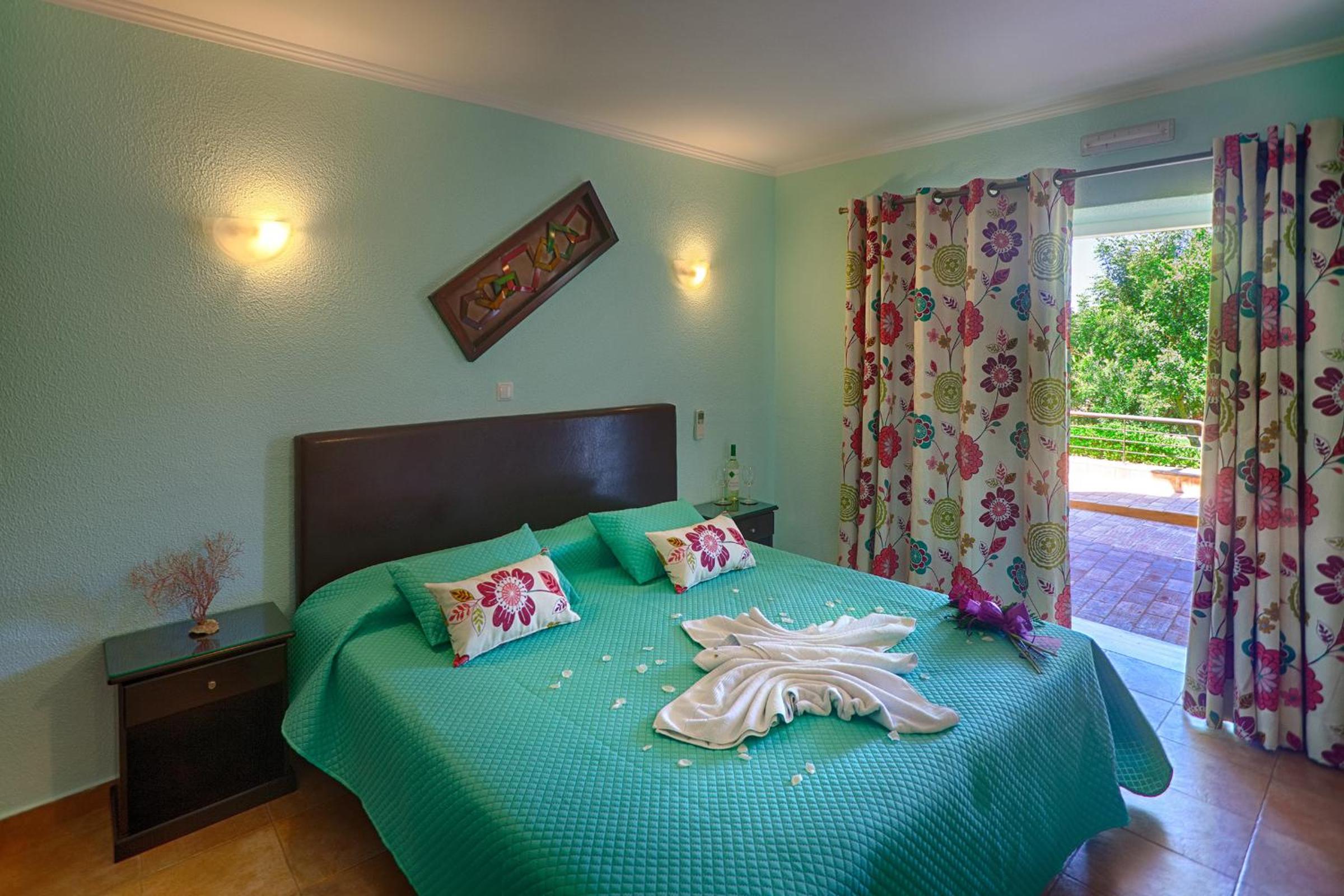 Room, Double Bed
