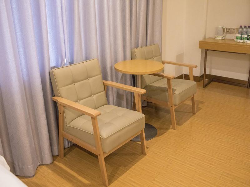 GreenTree Inn Qingdao Jiaozhou Jiaoping Road Aviation Industry Park Express Hotel 9/16