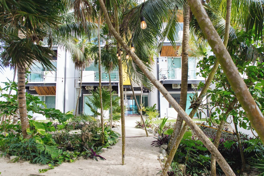 Angelina 28 Beachfront by Nah Hotels 50/53