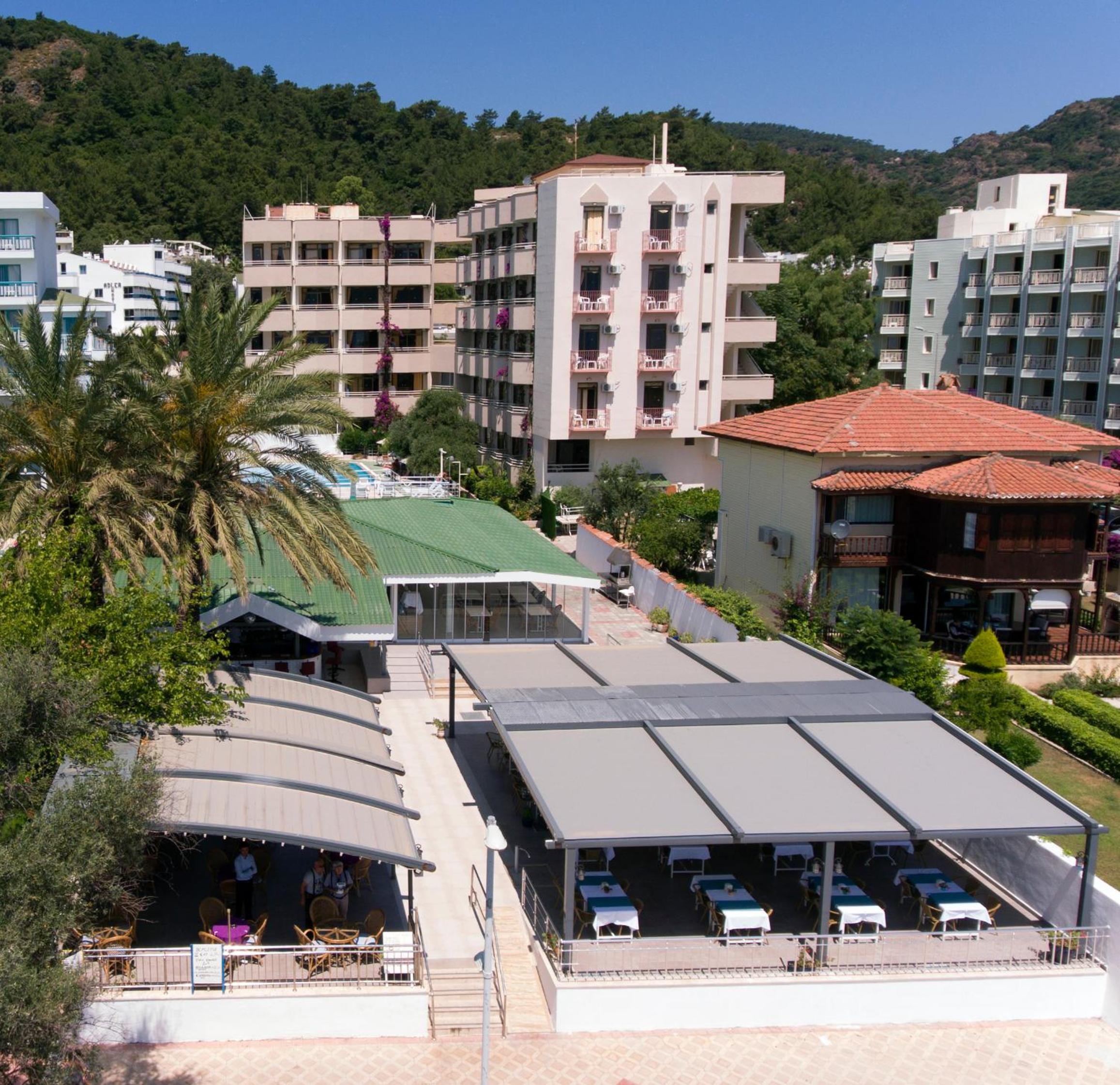 Amos Hotel 48/54
