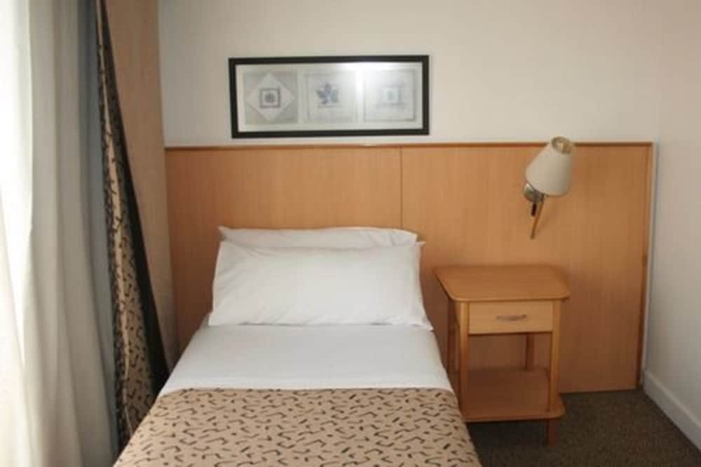 Urbanas Suites 12/36