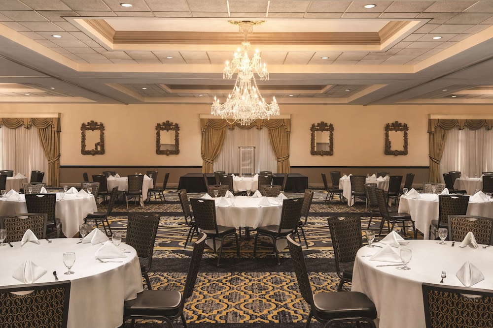 Radisson Hotel and Conference Center Rockford 41/57