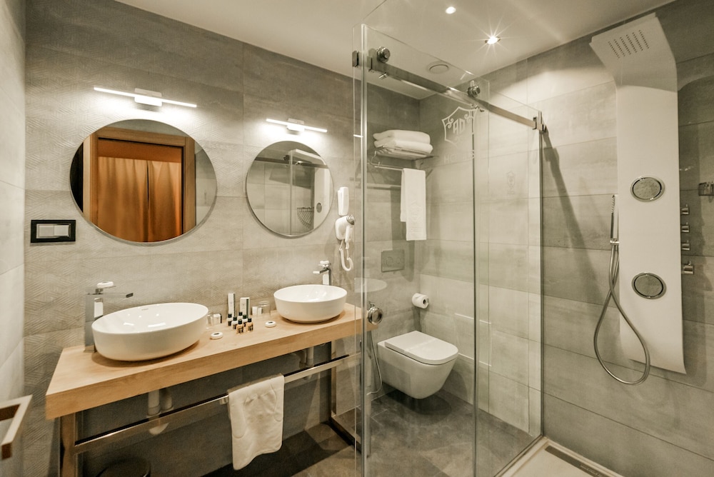AD Hotel, Hydra 57/58