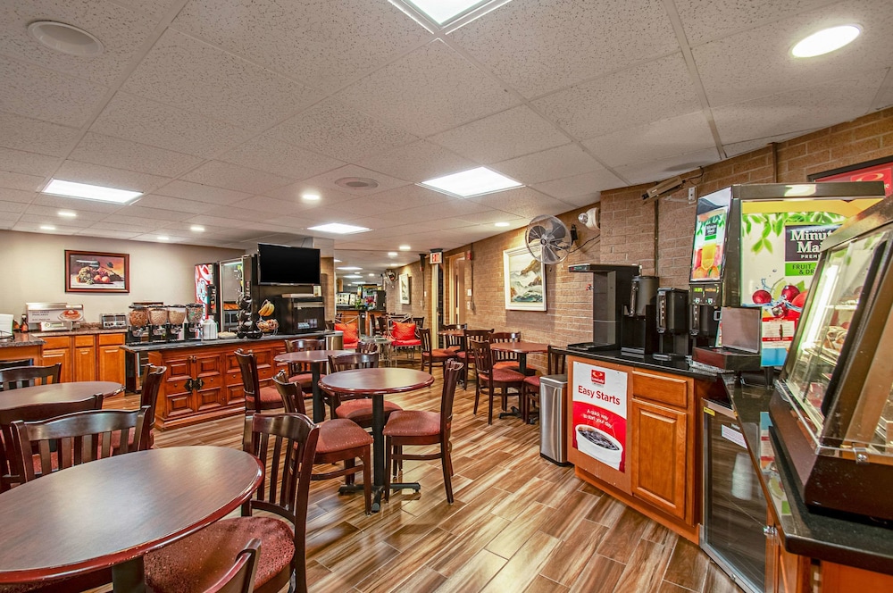 Econo Lodge Metro 27/36