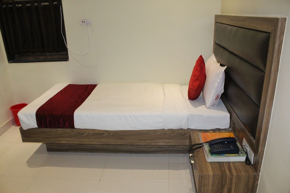 Hotel Meera 12/42