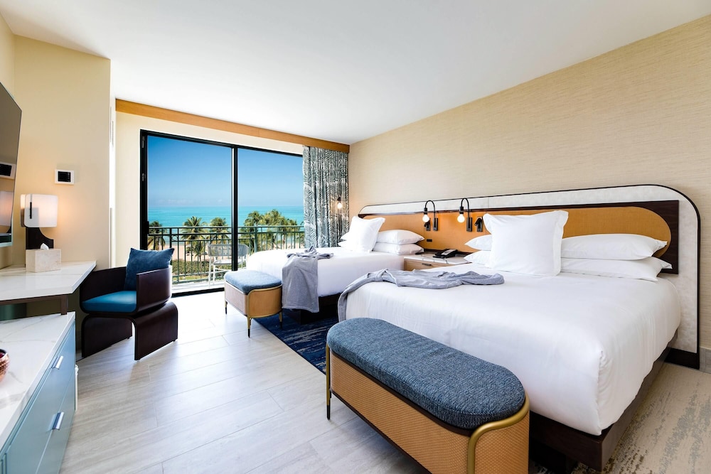 Pool, 2 Queen Beds