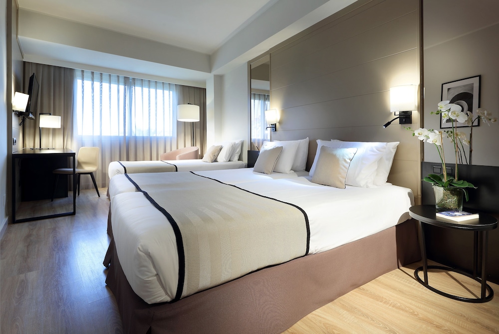 ROOM, TRIPLE