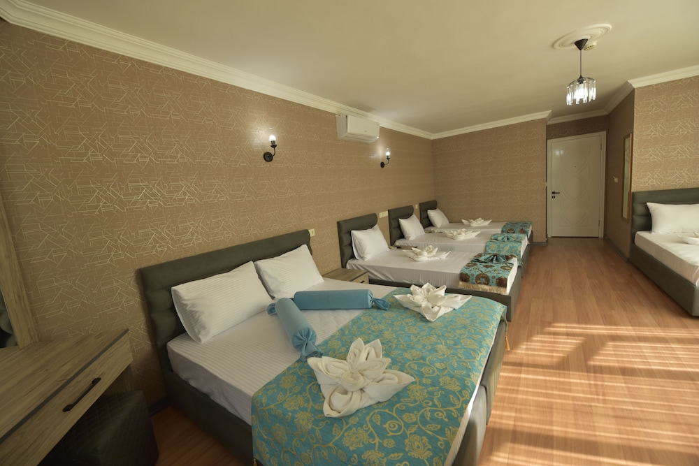 THE LUXX BOUTIQUE HOTEL 43/53