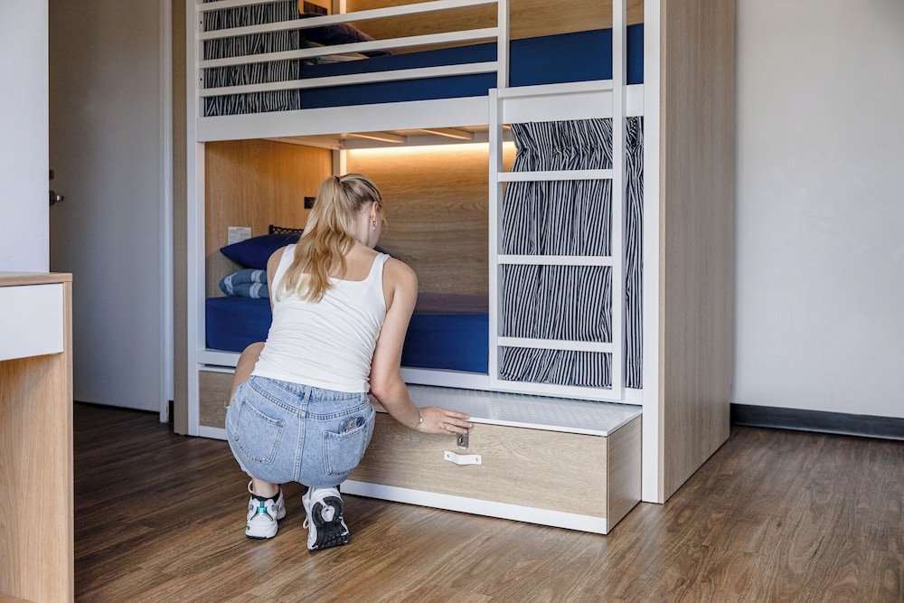 MIXED DORM, 8 BEDS