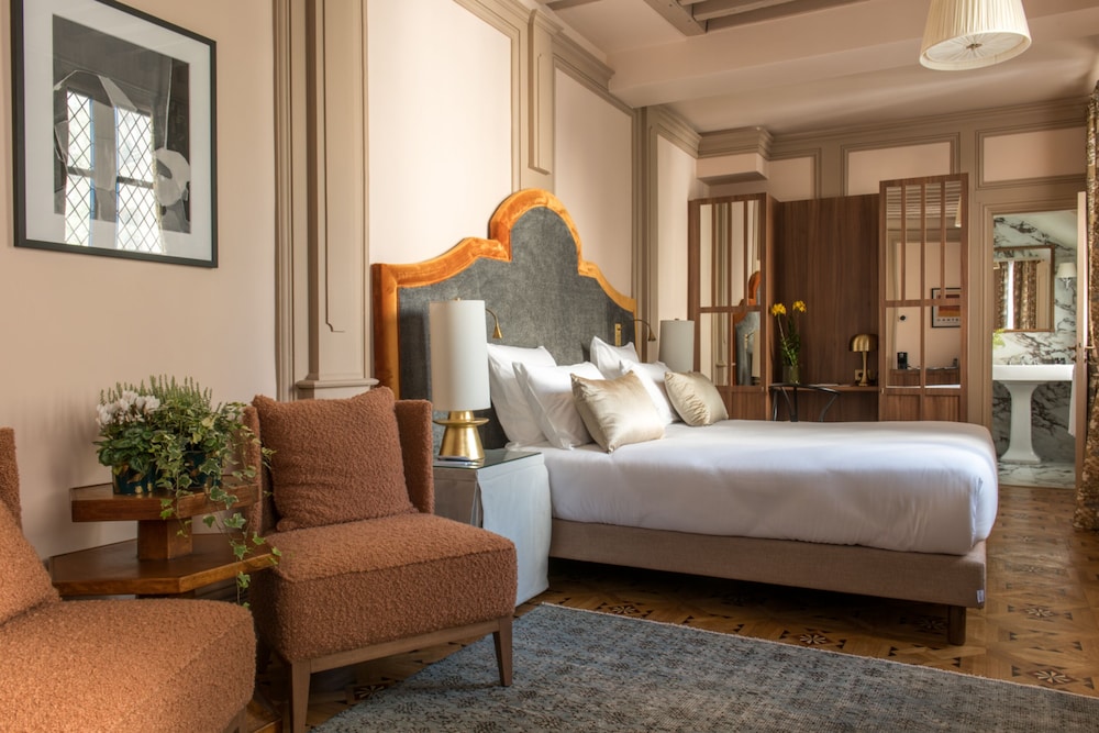 COMFORT, SUITE