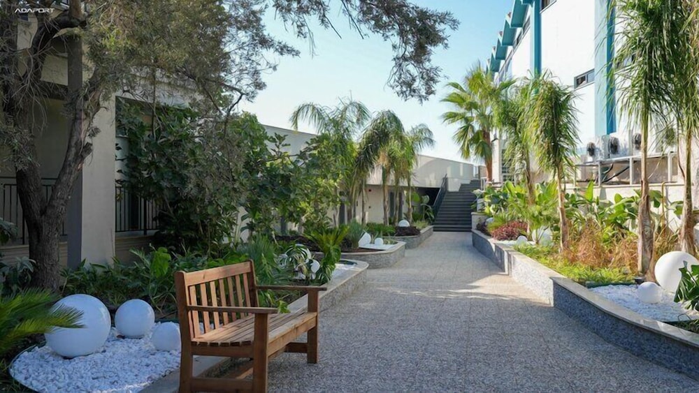 Ada Port Hotel 55/66