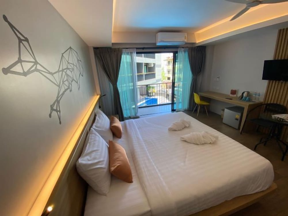 Deluxe, Queen Bed