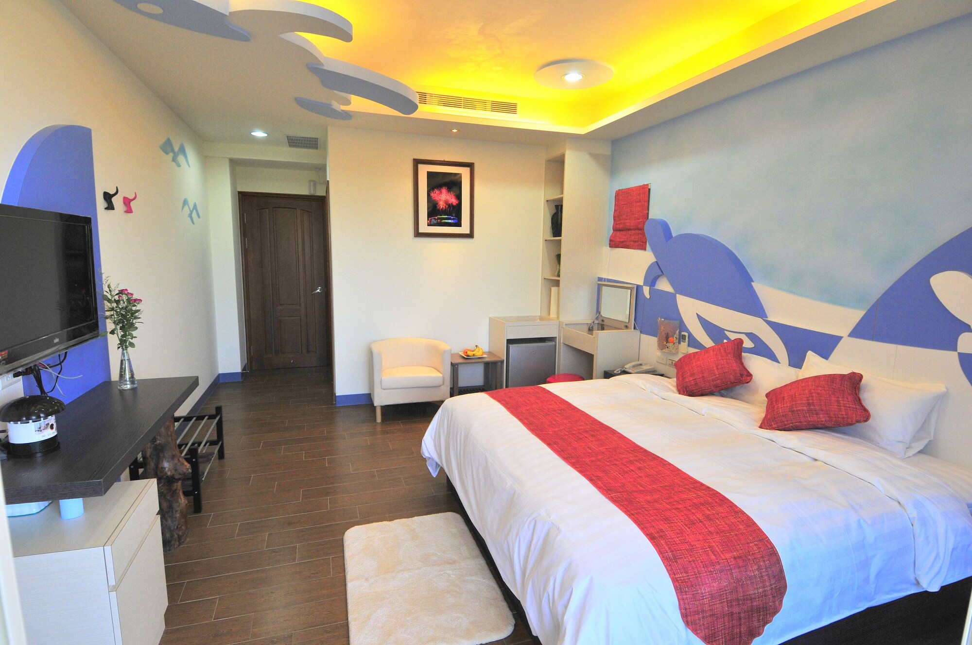 COMFORT, QUEEN BED, COURTYARD VIEW
