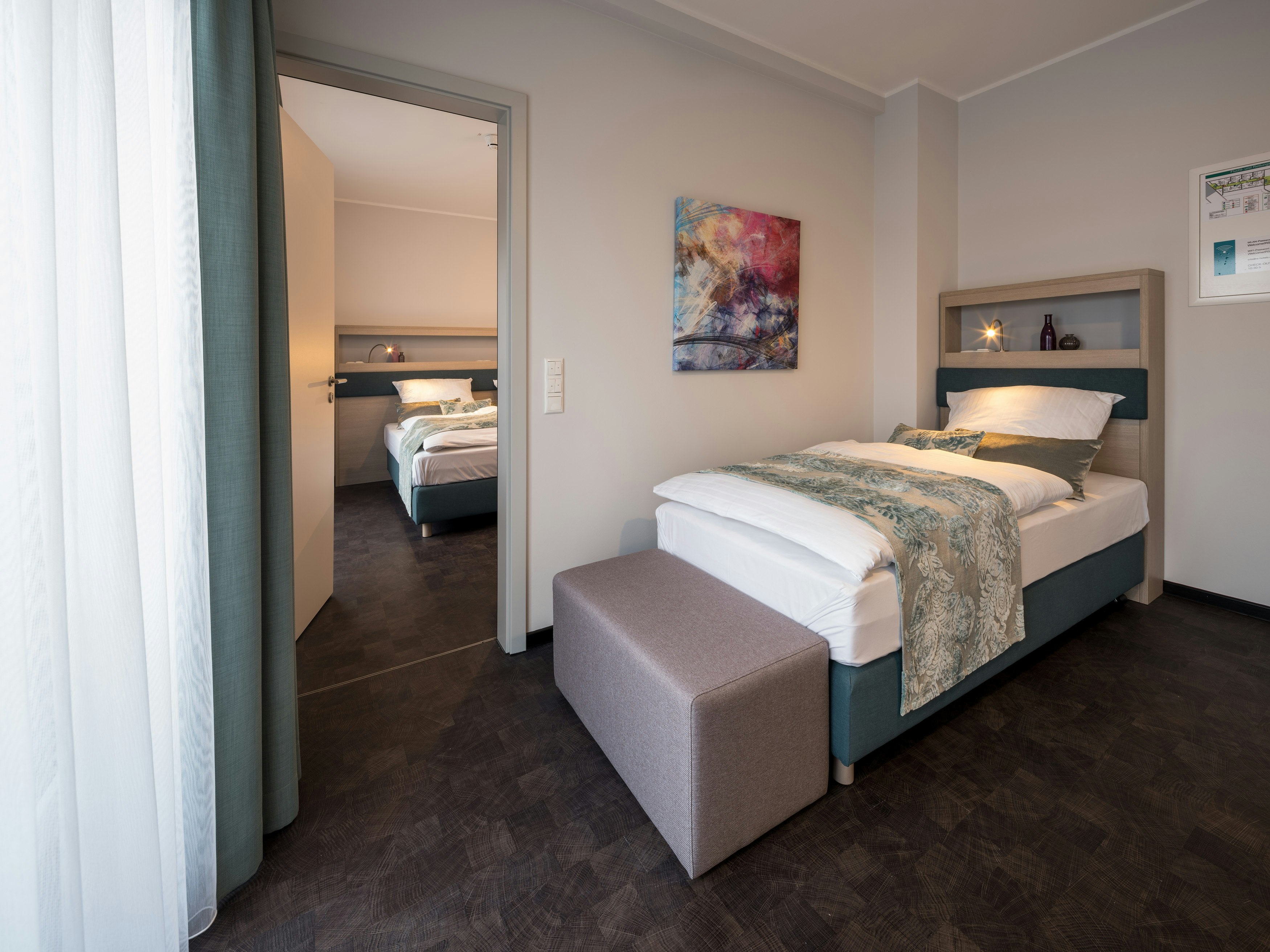 2 Bedrooms, Capsule, 1 Double and 1 Single Bed، RS-Hotel and Apartment Bruehl 3/3