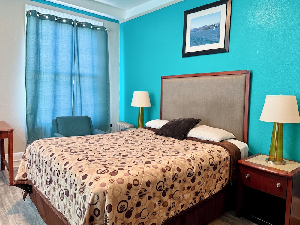 Admiral Hotel 29/56