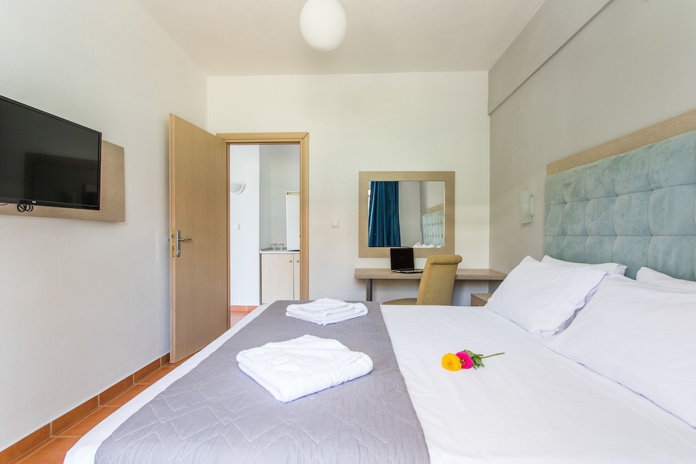 CORAL BLUE BEACH HOTEL 29/78