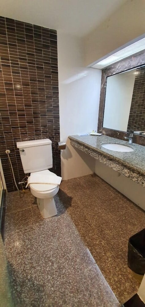 Margherita Plaza Hotel 32/63