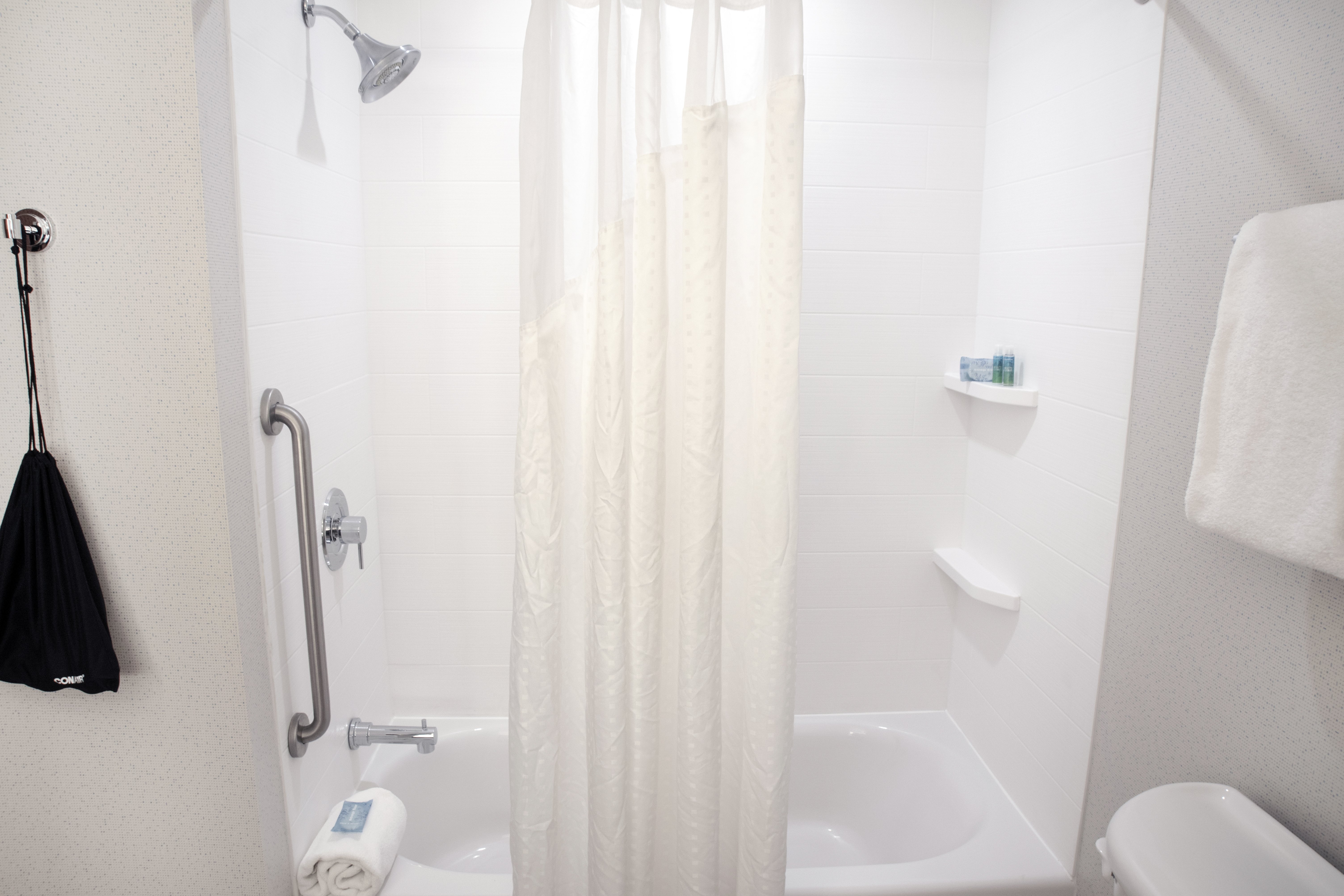 Holiday Inn Express Hotel and Suites Chester-Monroe-Goshen 72/72