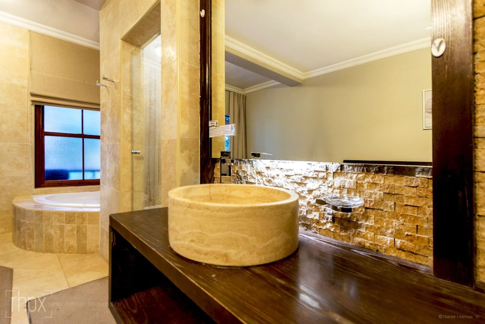 OR Tambo Guest House 49/49