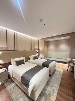 Classic, King Bed, No Window