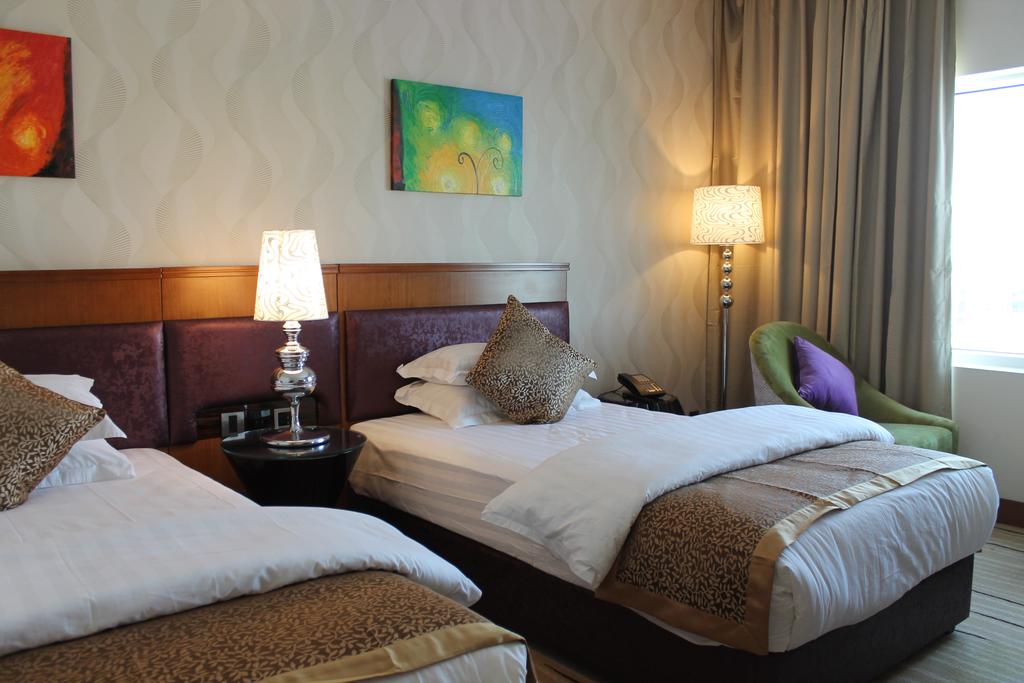 DELUXE, DOUBLE BED