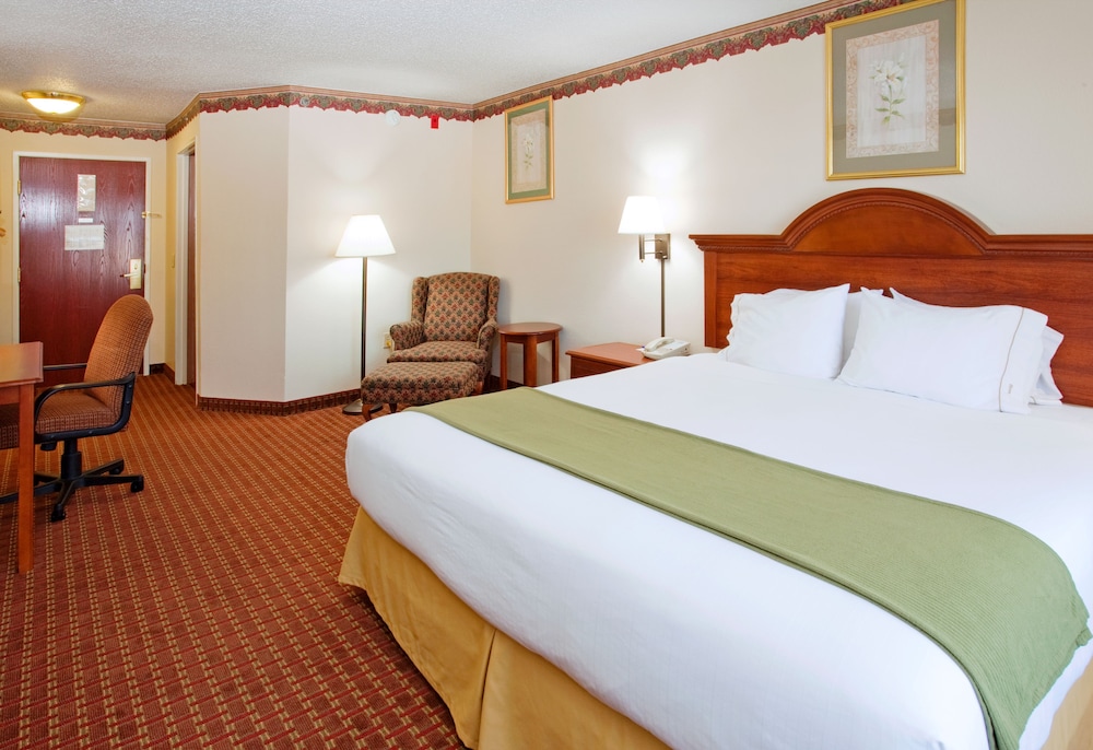 Holiday Inn Express Hillsville 11/47