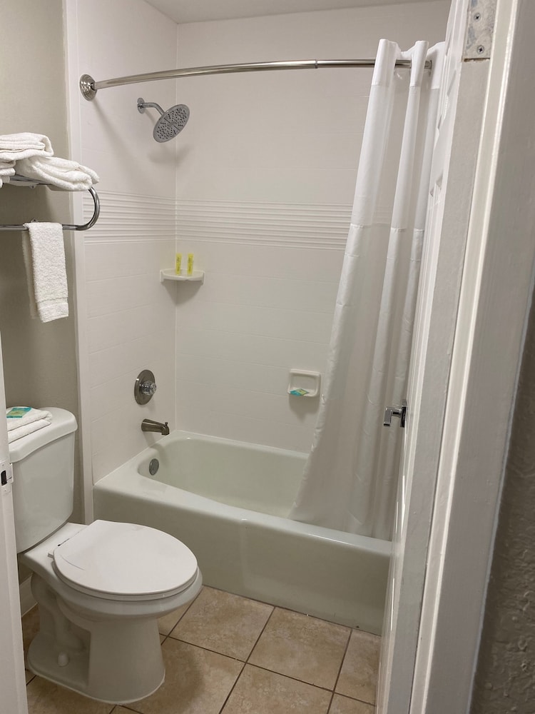 Stayable Suites Lakeland 24/66