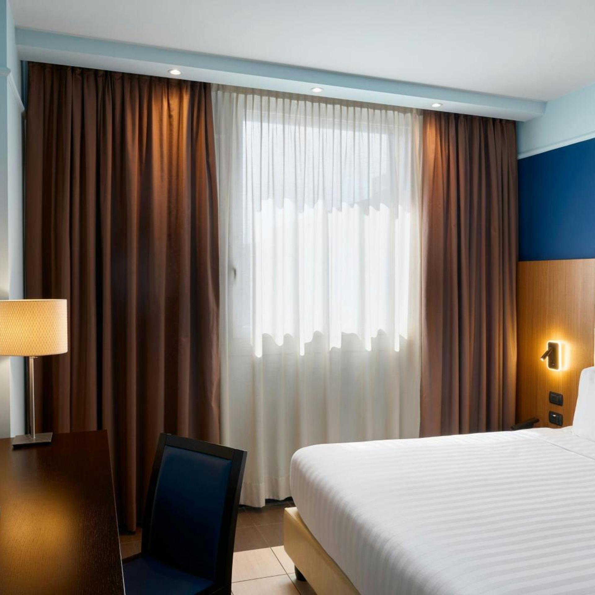 Superior, Queen Bed, City View, High Floor