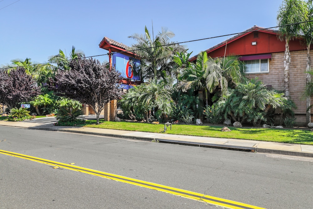 Motel 6 Carlsbad, CA - North Near Legoland 51/66