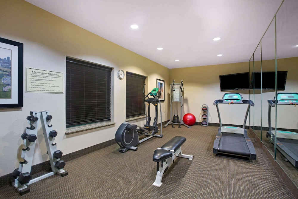 La Quinta Inn Suites Pearsall 34/56