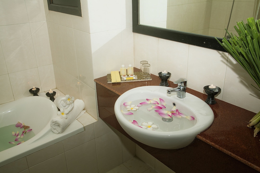 Angkor Panoramic Boutique Hotel 50/50