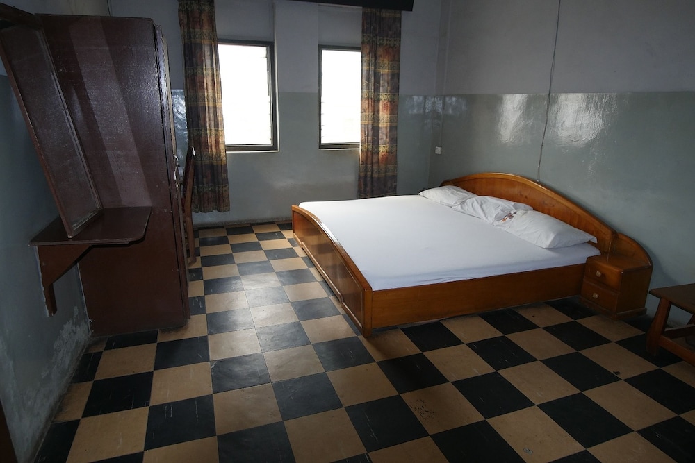 St. Sam Hotel Kamusi 8/20
