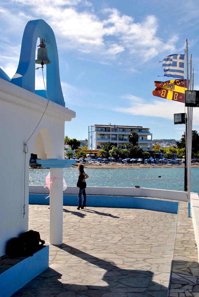 Lido Star Beach 66/70