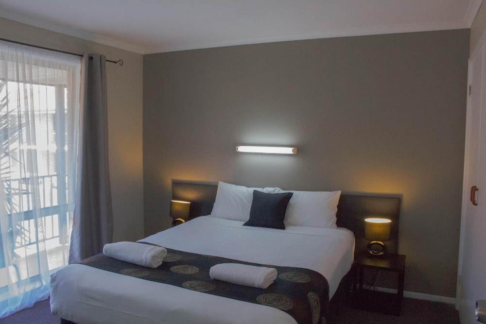 Blue Whale Motor Inn and Apartments 15/55