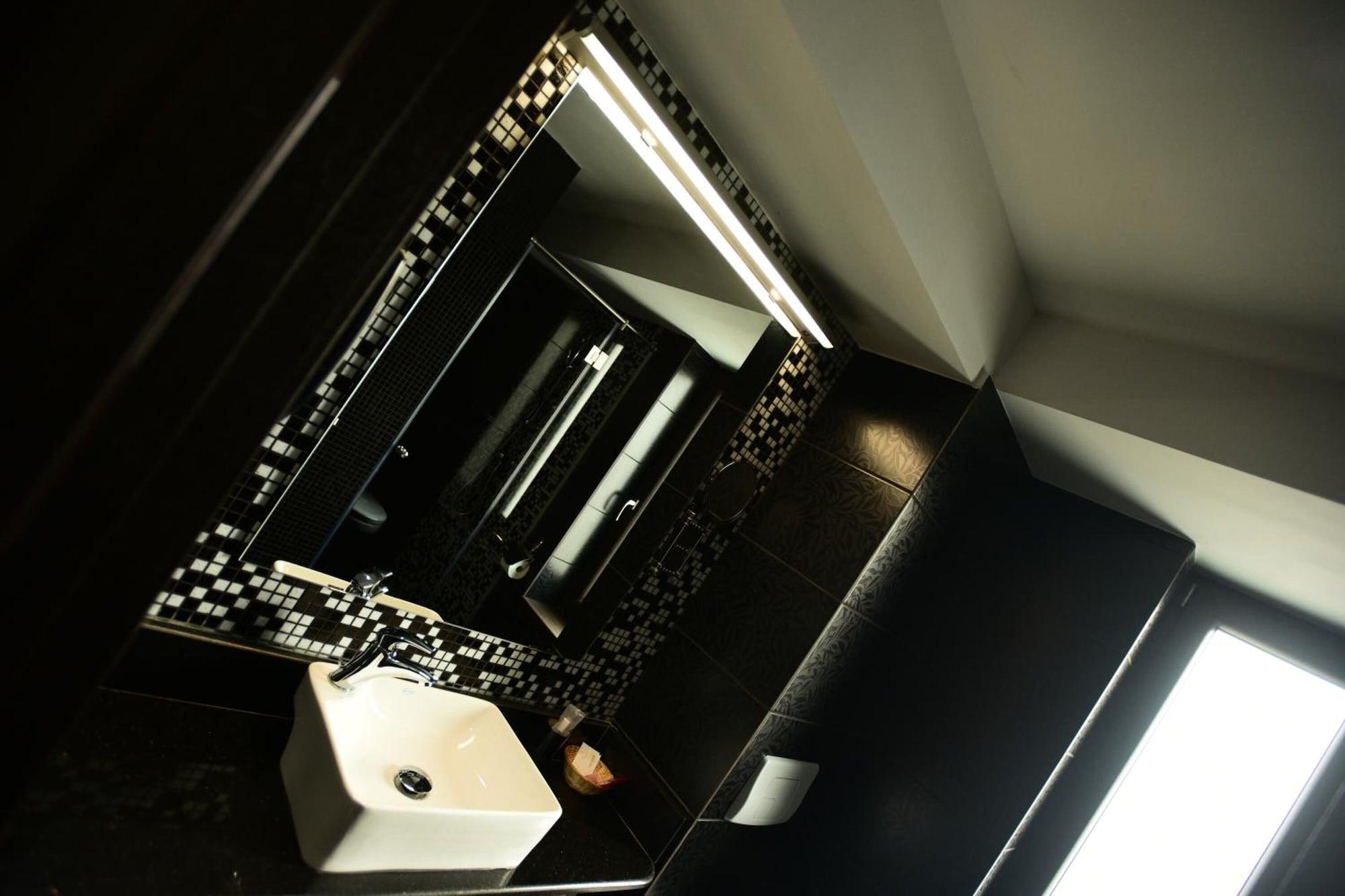 LA ROCCA BOUTIQUE 45/45