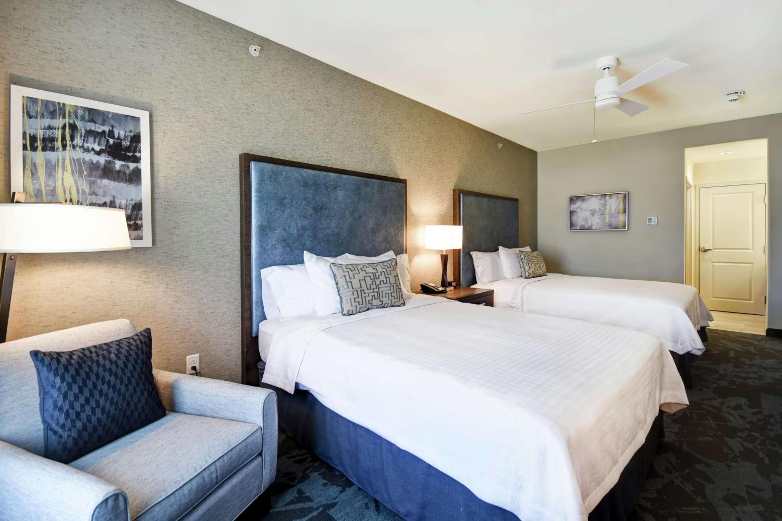 1 Bedroom, Suite, 2 Queen Beds, Sofa