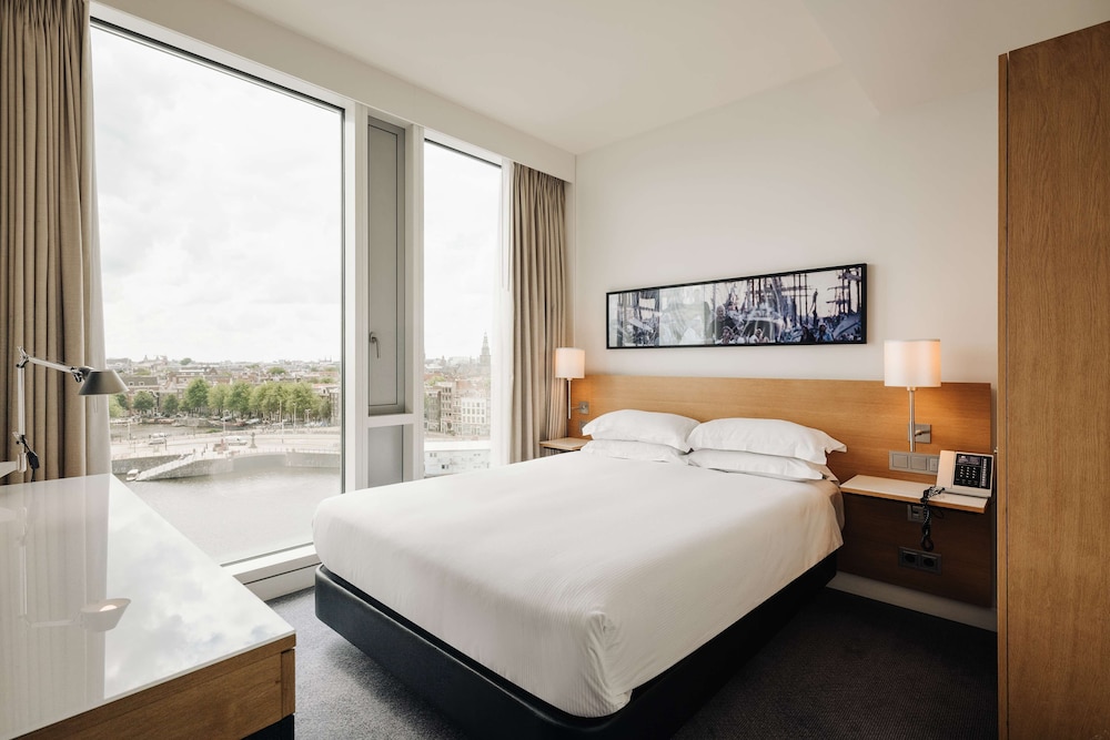 Doubletree By Hilton Amsterdam Centraal Station 26/88