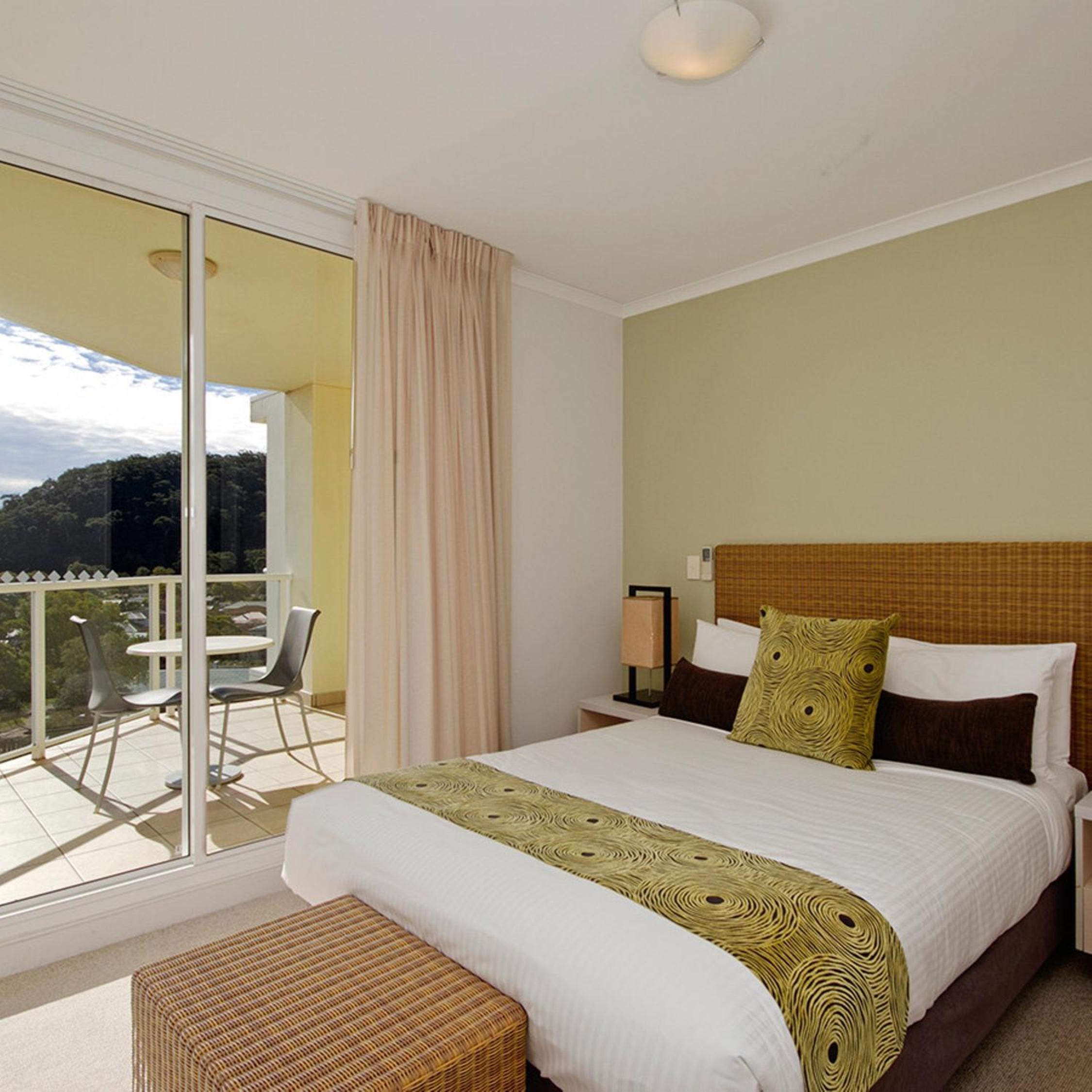 2 Bedrooms, Deluxe, Suite, 1 Queen and 1 Double Bed, Ocean View, Sofa, with Pool