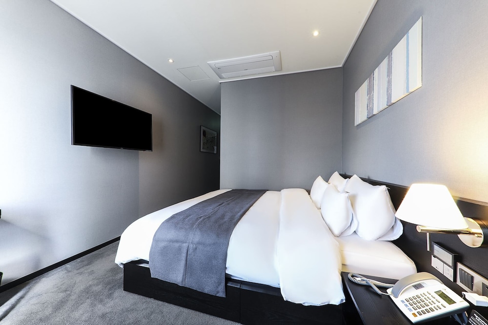 The Point Hotel 34/70