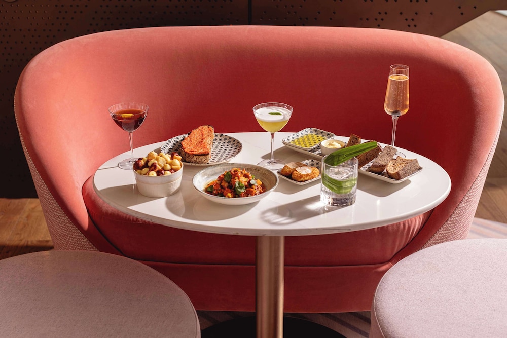 Art otel London Battersea power station powered by Radisson Hotels 31/48