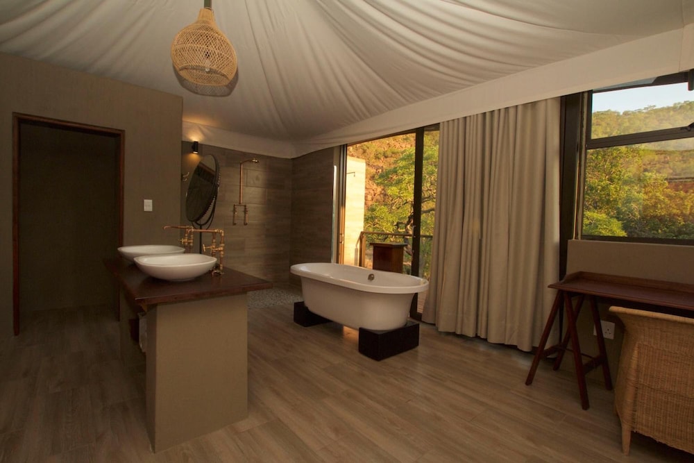 Inzalo Safari Lodge 12/45