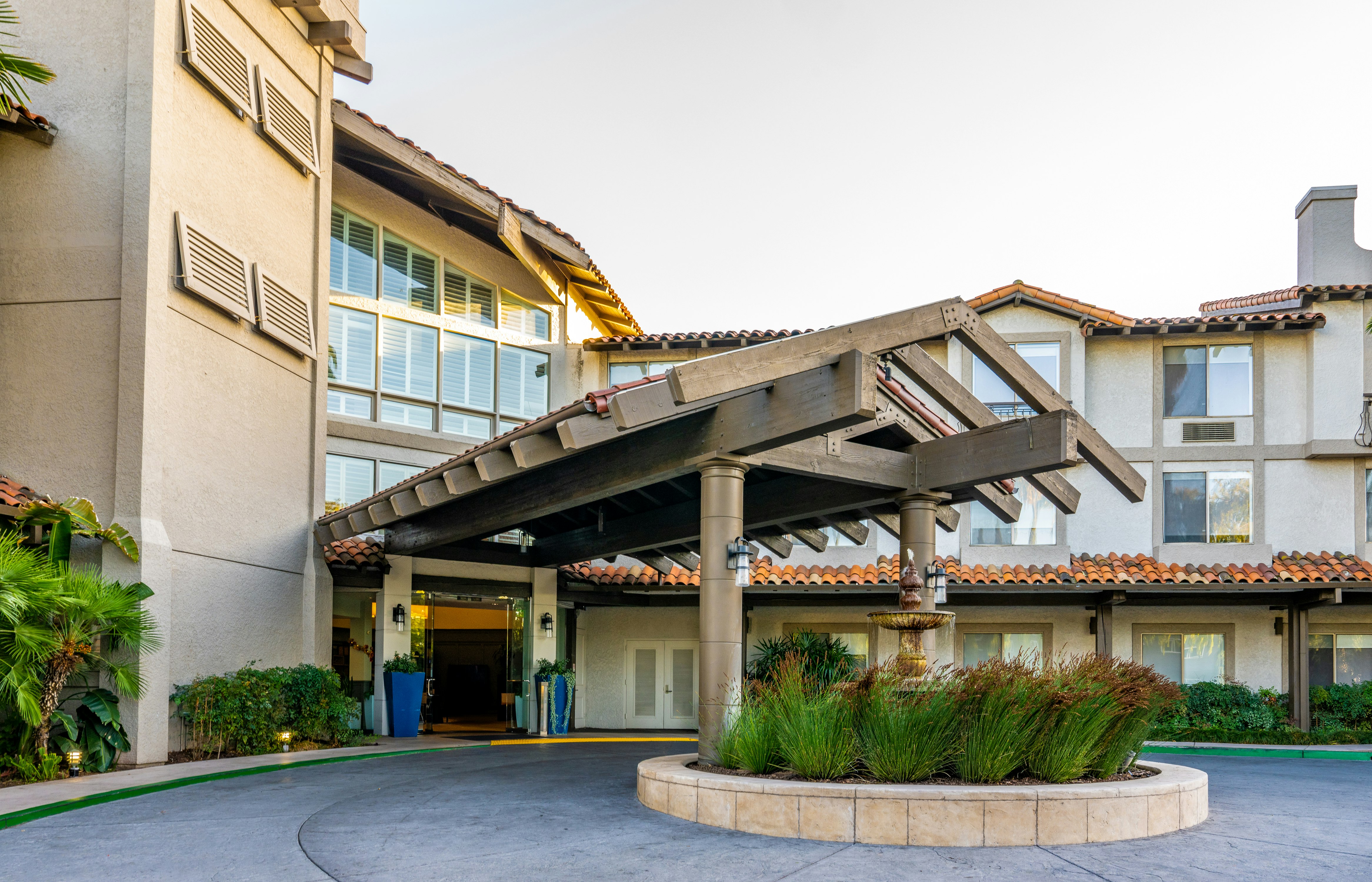 DoubleTree by Hilton Hotel Campbell - Pruneyard Plaza in CAMPBELL - CA