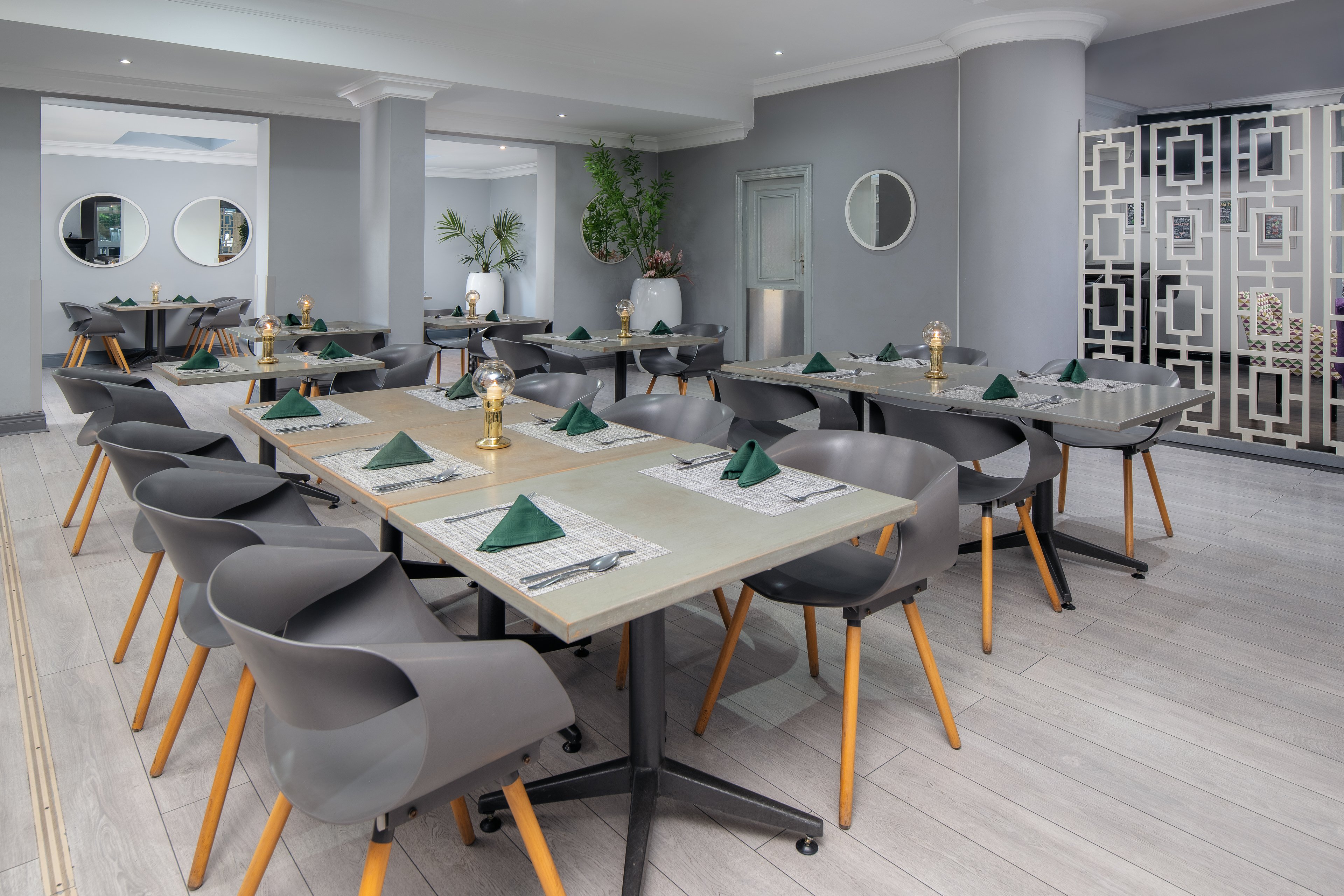 Holiday Inn Johannesburg Airport Previously Know As the Airport Grand Hotel And Conference Centre 27/50
