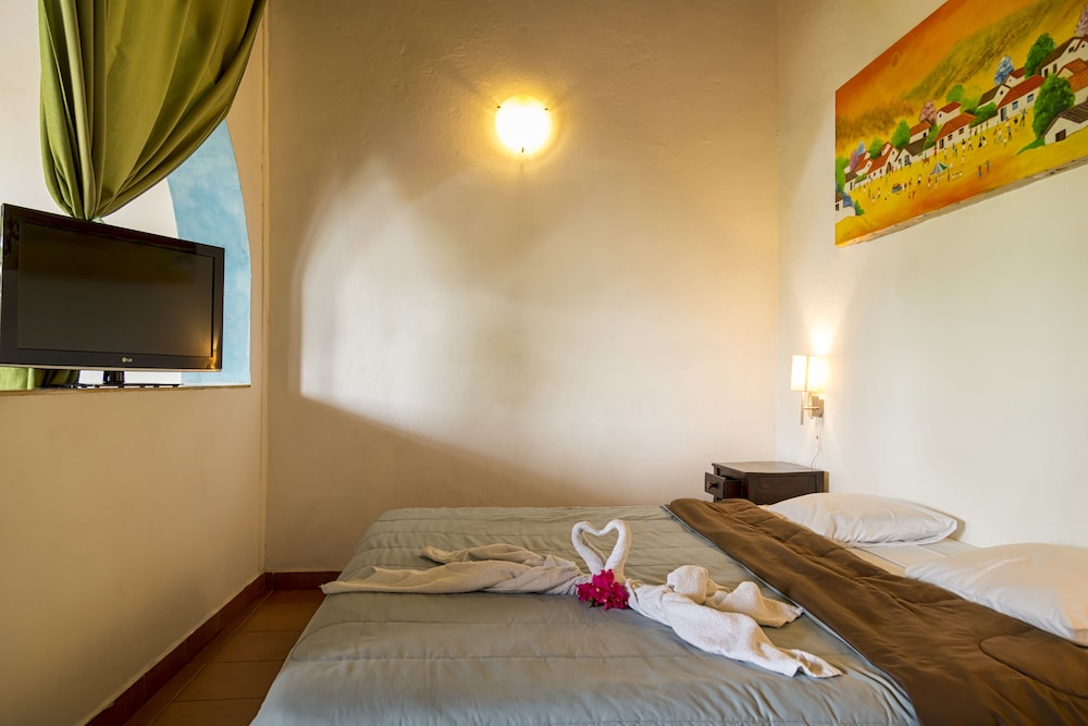 Tower, Comfort, King Bed, Pool View