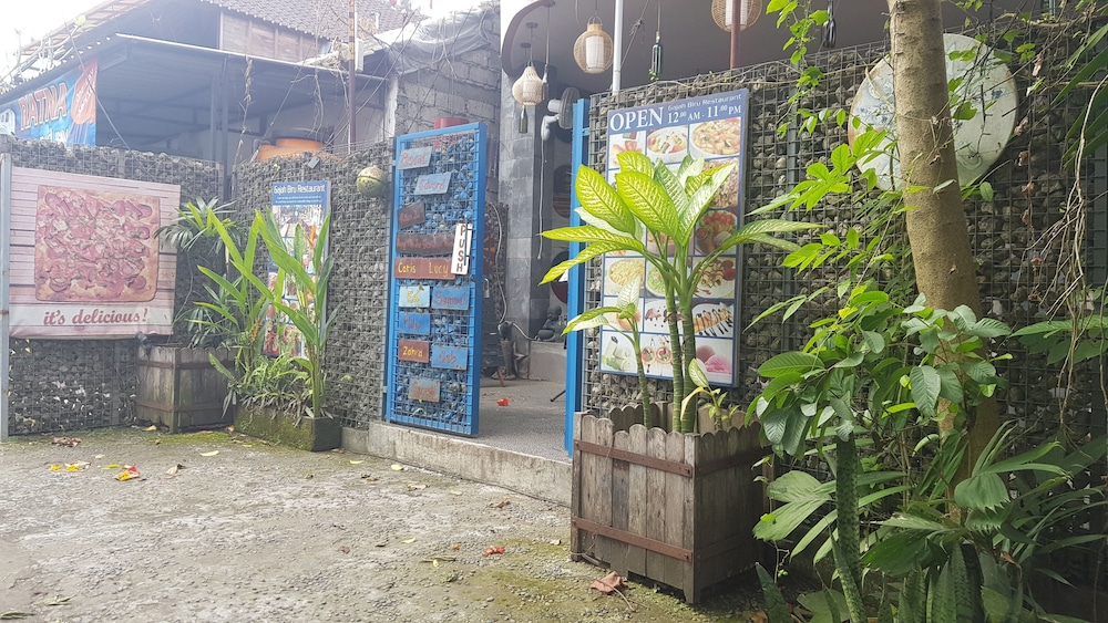Gajah Biru Bungalows 40/50