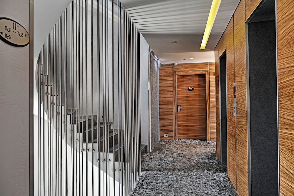 Warwick Stone 55 Hotel Beirut 7/41